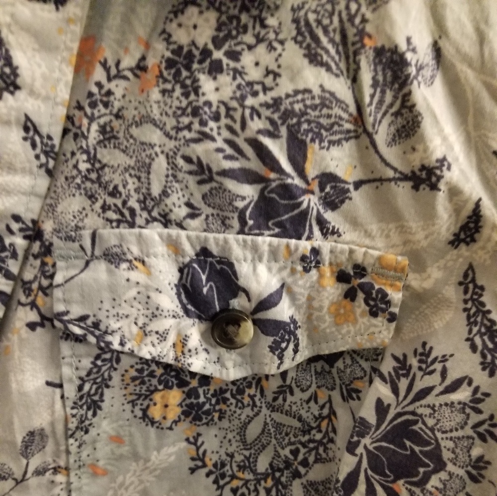 Floral button down - Picture 2 of 3